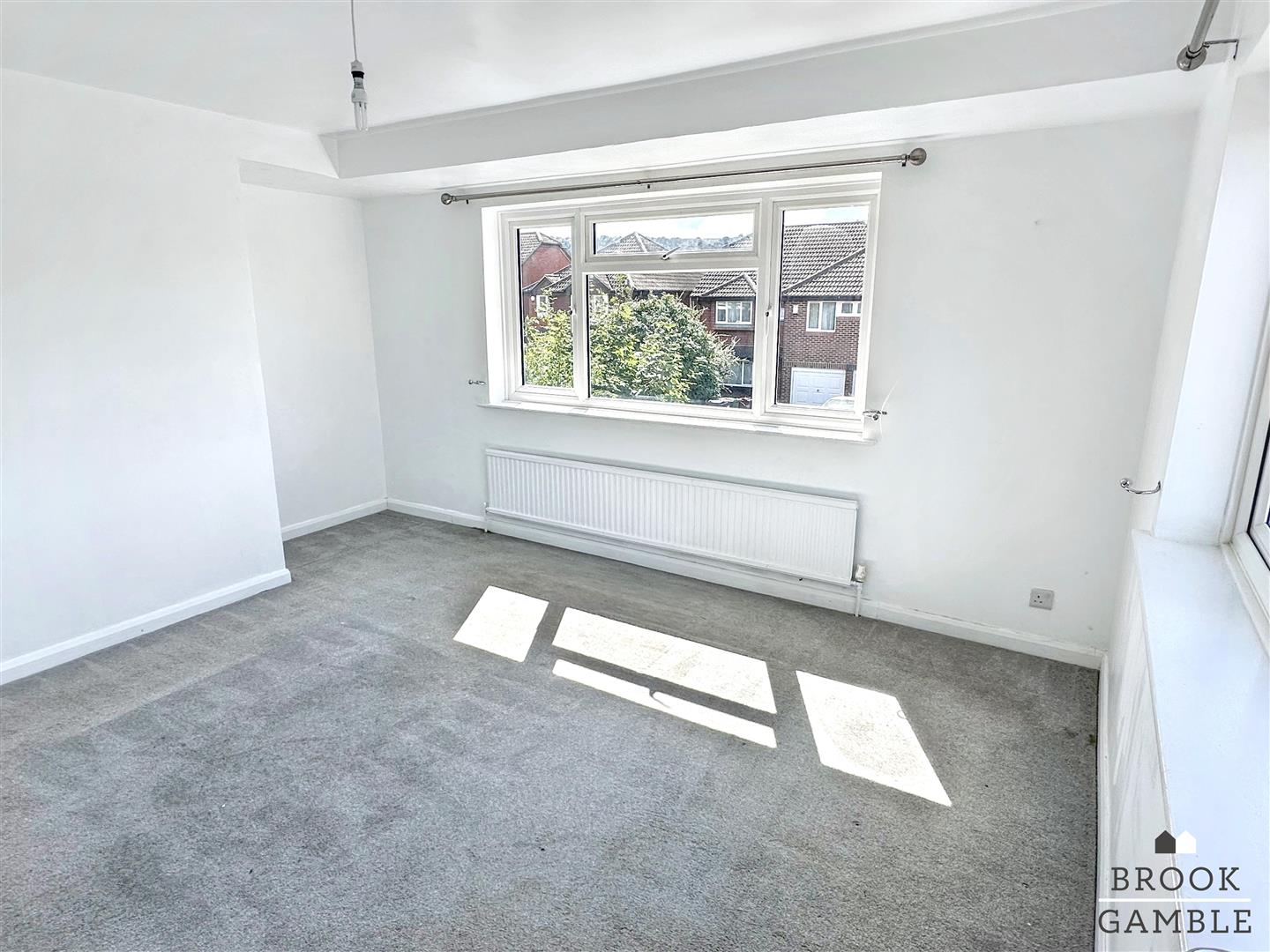 3 Bedroom House - Semi-Detached. Clifford Avenue in Eastbourne, East Sussex 16
